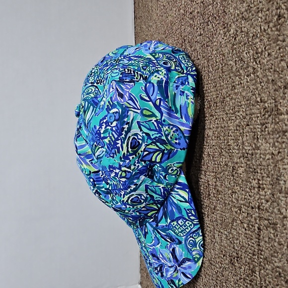 Lilly Pulitzer Run Around Hat Blues Purple Green Yoga Tennis Womens - Picture 2 of 7